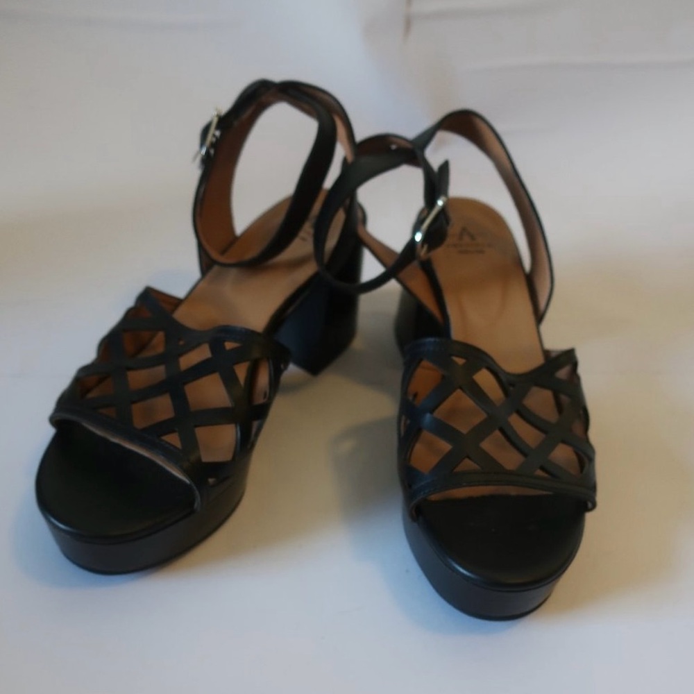 Aquatalia sandals
